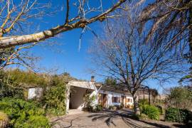 Property with detached house in a top location