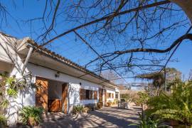 Property with detached house in a top location