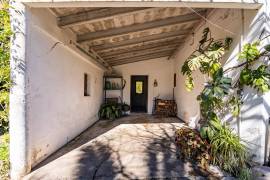 Property with detached house in a top location