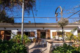 Property with detached house in a top location