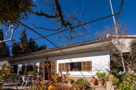Property with detached house in a top location