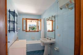 Property with detached house in a top location