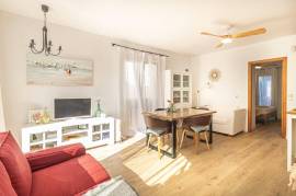 Doppelhaushälfte mit Vorgarten vorne und Hinterhof