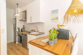 Doppelhaushälfte mit Vorgarten vorne und Hinterhof