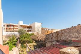 House to renovate with large garden