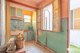 House to renovate with large garden