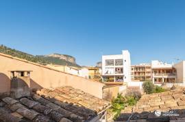 House to renovate with large garden