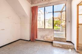 House to renovate with large garden