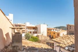 House to renovate with large garden