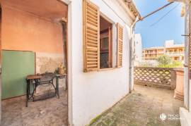 House to renovate with large garden