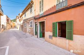 House to renovate with large garden