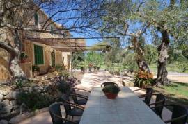 Country house with pool and sports ground