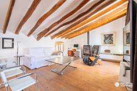 Historisches Haus mit Natursteinfassade und Pool