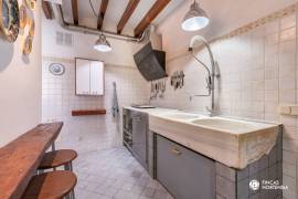 Historisches Haus mit Natursteinfassade und Pool