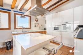 Historisches Haus mit Natursteinfassade und Pool