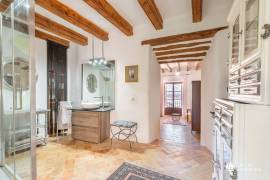 Historisches Haus mit Natursteinfassade und Pool