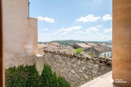 Historisches Haus mit Natursteinfassade und Pool