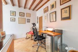 Historisches Haus mit Natursteinfassade und Pool