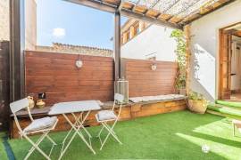 Historisches Haus mit Natursteinfassade und Pool