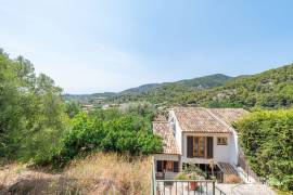 Villa with unobstructed views