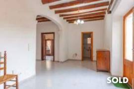 Spacious village house with many possibilities