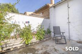 Spacious village house with many possibilities