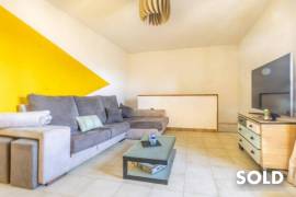 Spacious village house with many possibilities
