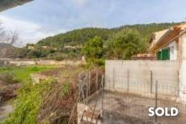 Spacious village house with many possibilities