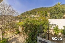Spacious village house with many possibilities