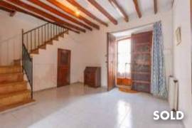 Spacious village house with many possibilities
