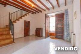 Casa de pueblo espaciosa con muchas posibilidades