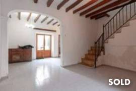 Spacious village house with many possibilities