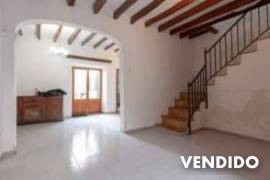 Casa de pueblo espaciosa con muchas posibilidades