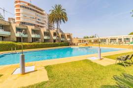 Apartment with pool and bay views