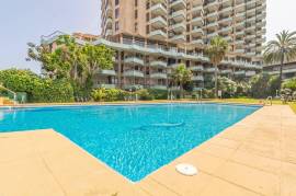 Apartment with pool and bay views