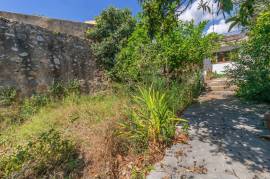 House with garden to renovate and extend