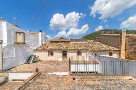 House with garden to renovate and extend