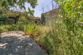 House with garden to renovate and extend