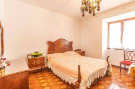 House with garden to renovate and extend
