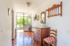 House with garden to renovate and extend