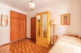House with garden to renovate and extend