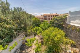 House with garden to renovate and extend