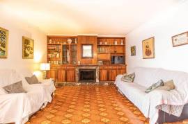 House with garden to renovate and extend