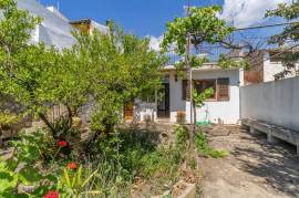 House with garden to renovate and extend