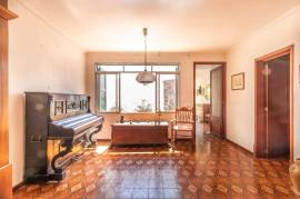 House with garden to renovate and extend
