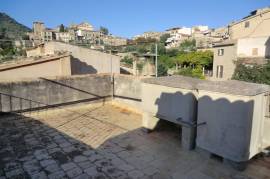 Historisches Haus in der Altstadt von Valldemossa