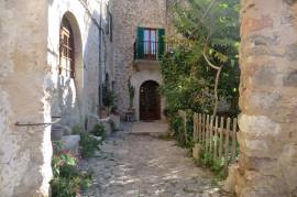 Historisches Haus in der Altstadt von Valldemossa