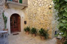Historisches Haus in der Altstadt von Valldemossa